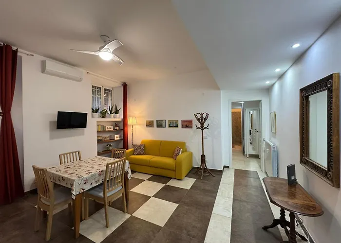 Warm Hideaway In Vibrant Tuscolano