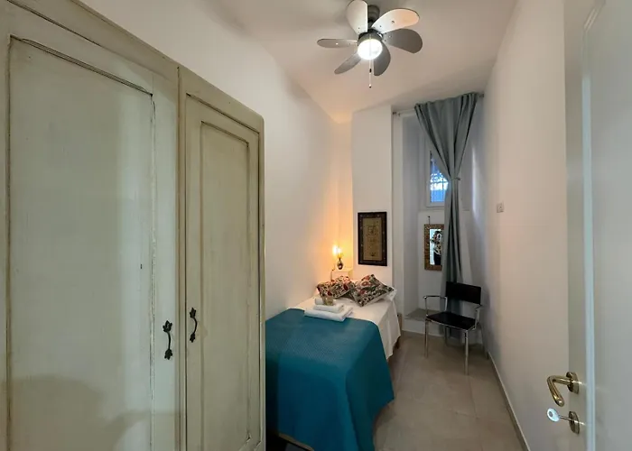 Warm Hideaway In Vibrant Tuscolano *