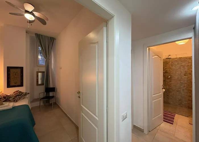 Warm Hideaway In Vibrant Tuscolano