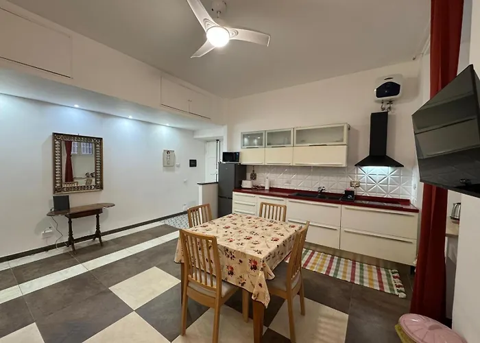 Apartment Warm Hideaway In Vibrant Tuscolano *