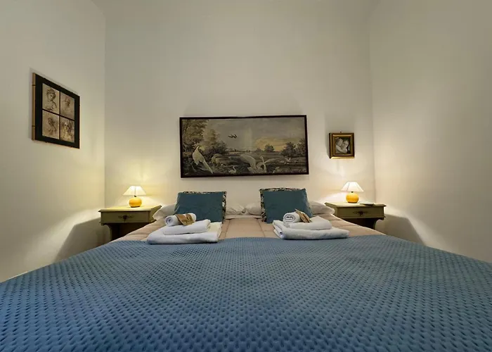 Apartment Warm Hideaway In Vibrant Tuscolano Rom