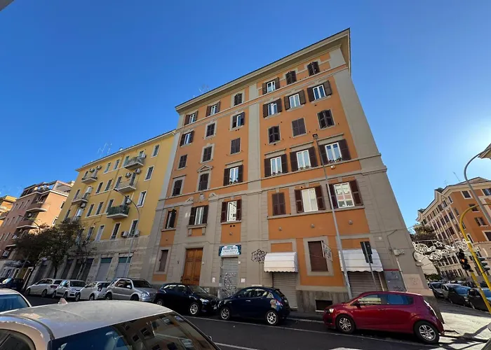 Apartment Warm Hideaway In Vibrant Tuscolano Rom