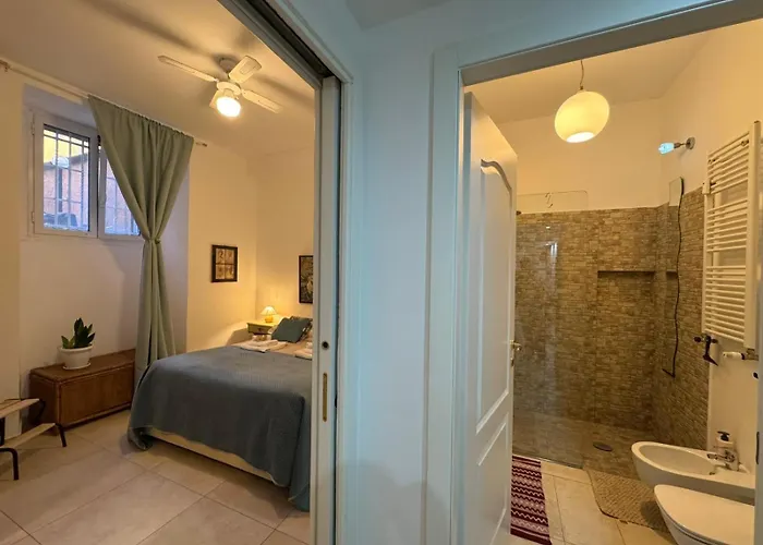 Warm Hideaway In Vibrant Tuscolano